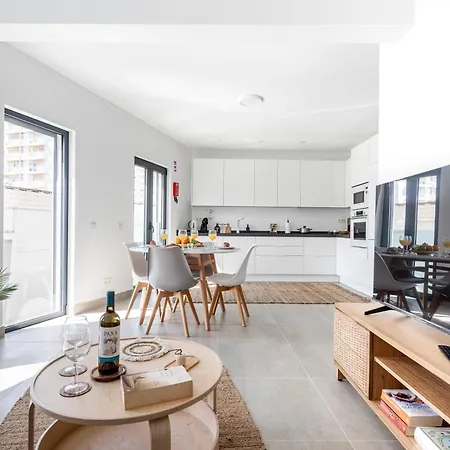Riverview T2 Luxe 1 Floor Appartamento